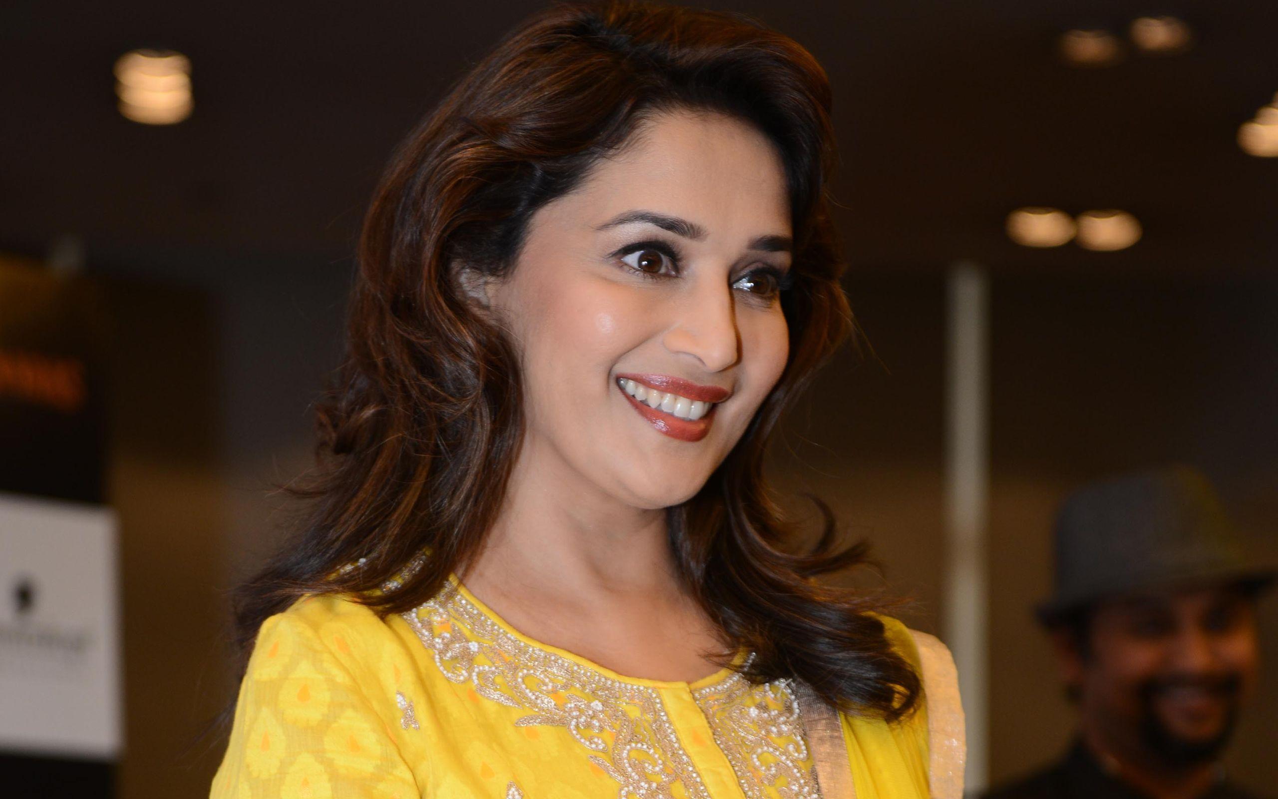 2560x1600 Download wallpaper Madhuri Dixit, smile, Indian actress
