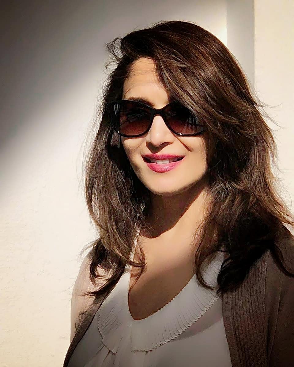 960x1200 madhuri dixit wallpaper