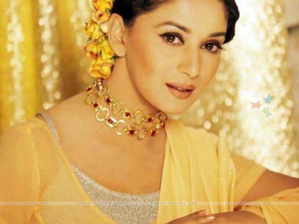 1024x768 Meenakshi Sesadri Madhuri Dixit Picarena Image Match