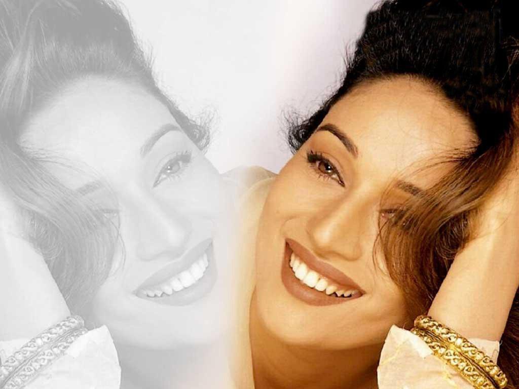 1024x768 Madhuri Dixit Wallpaper HD