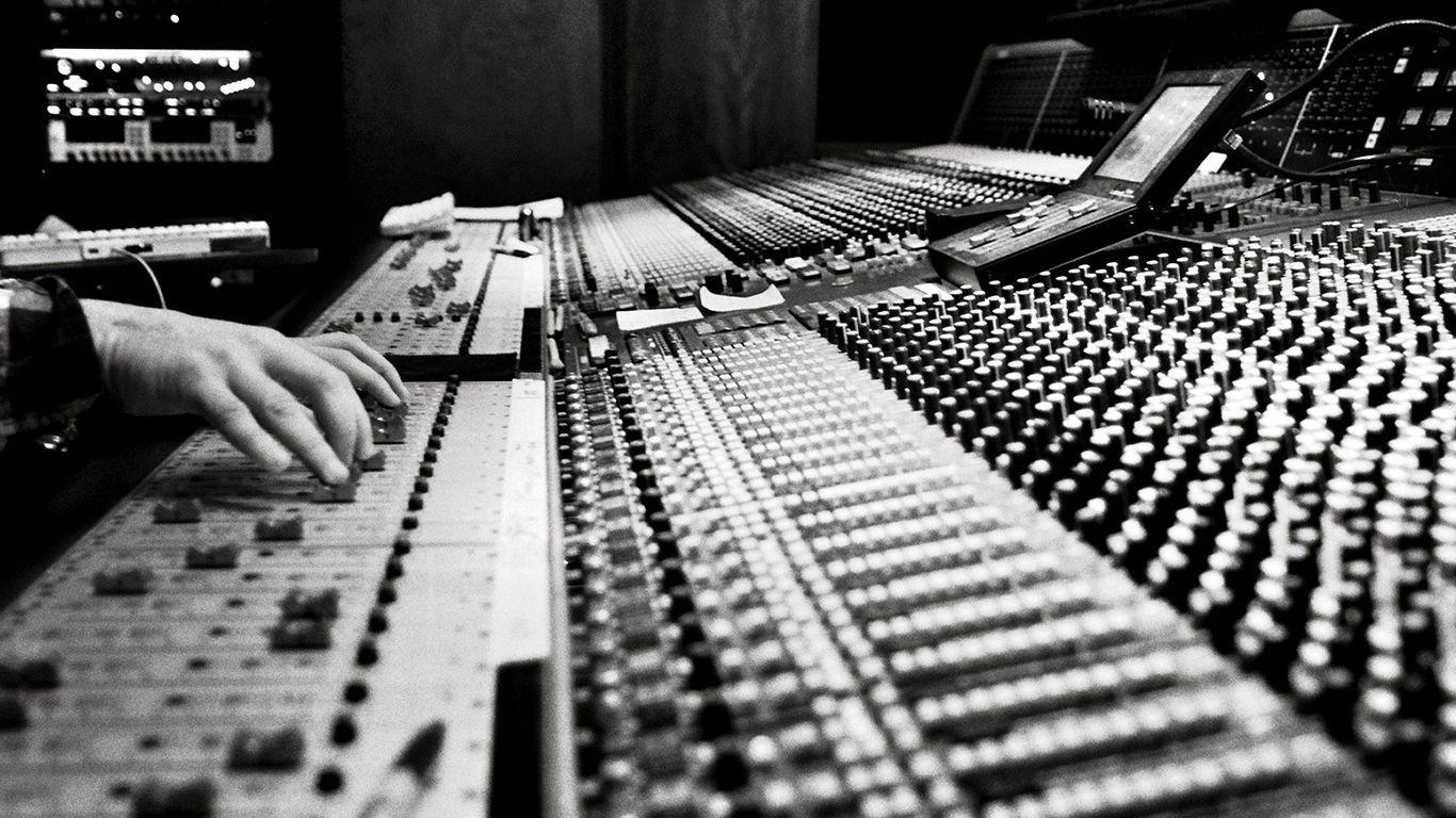1366x768 Studio Black and White Wallpaper