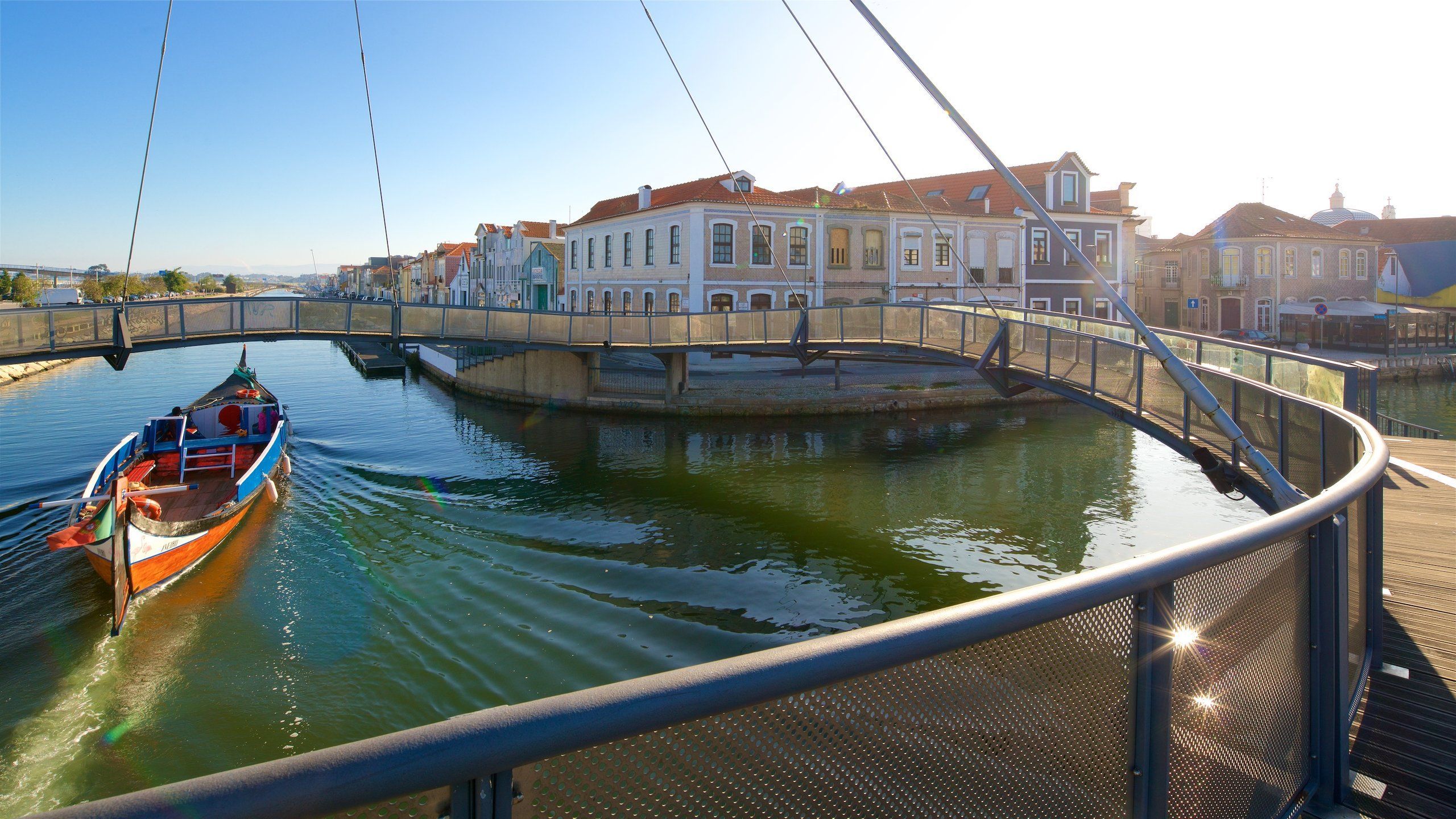2560x1440 Circular Pedestrian Bridge Tours
