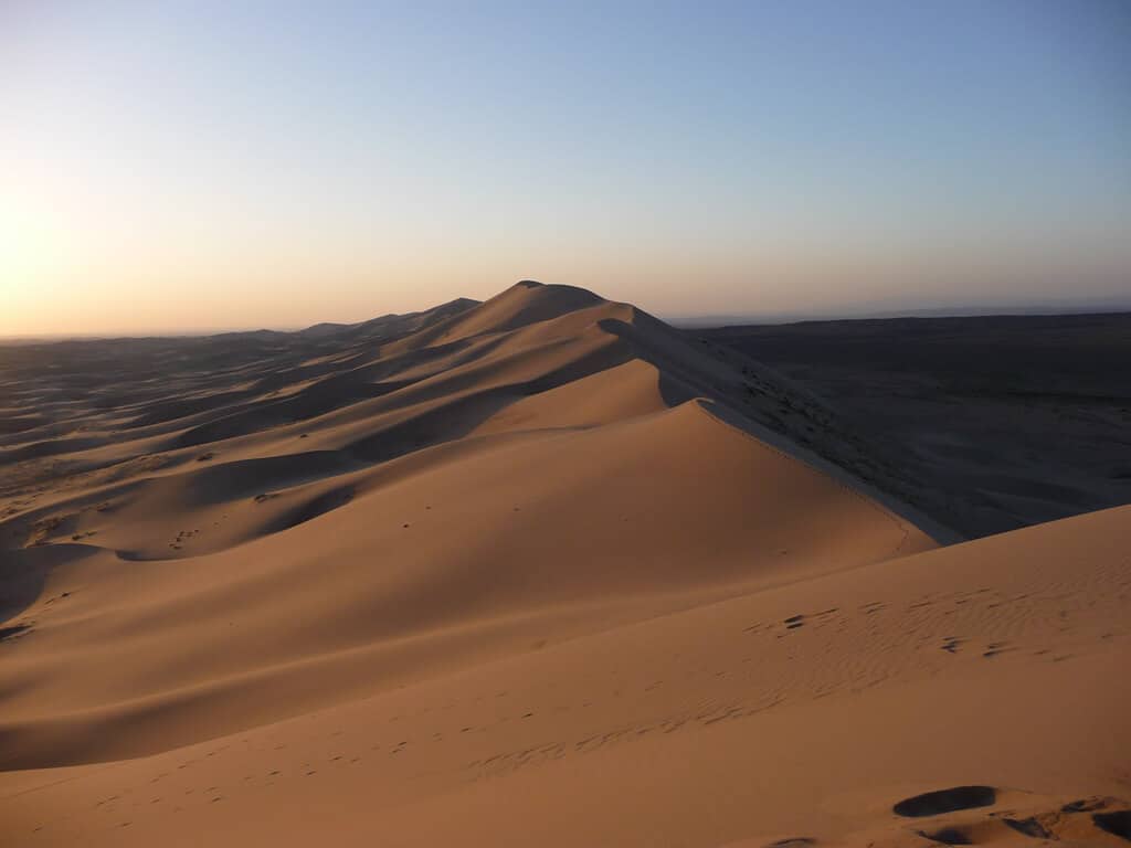 1024x768 The Sand Dunes In The Gobi Desert Mongolia