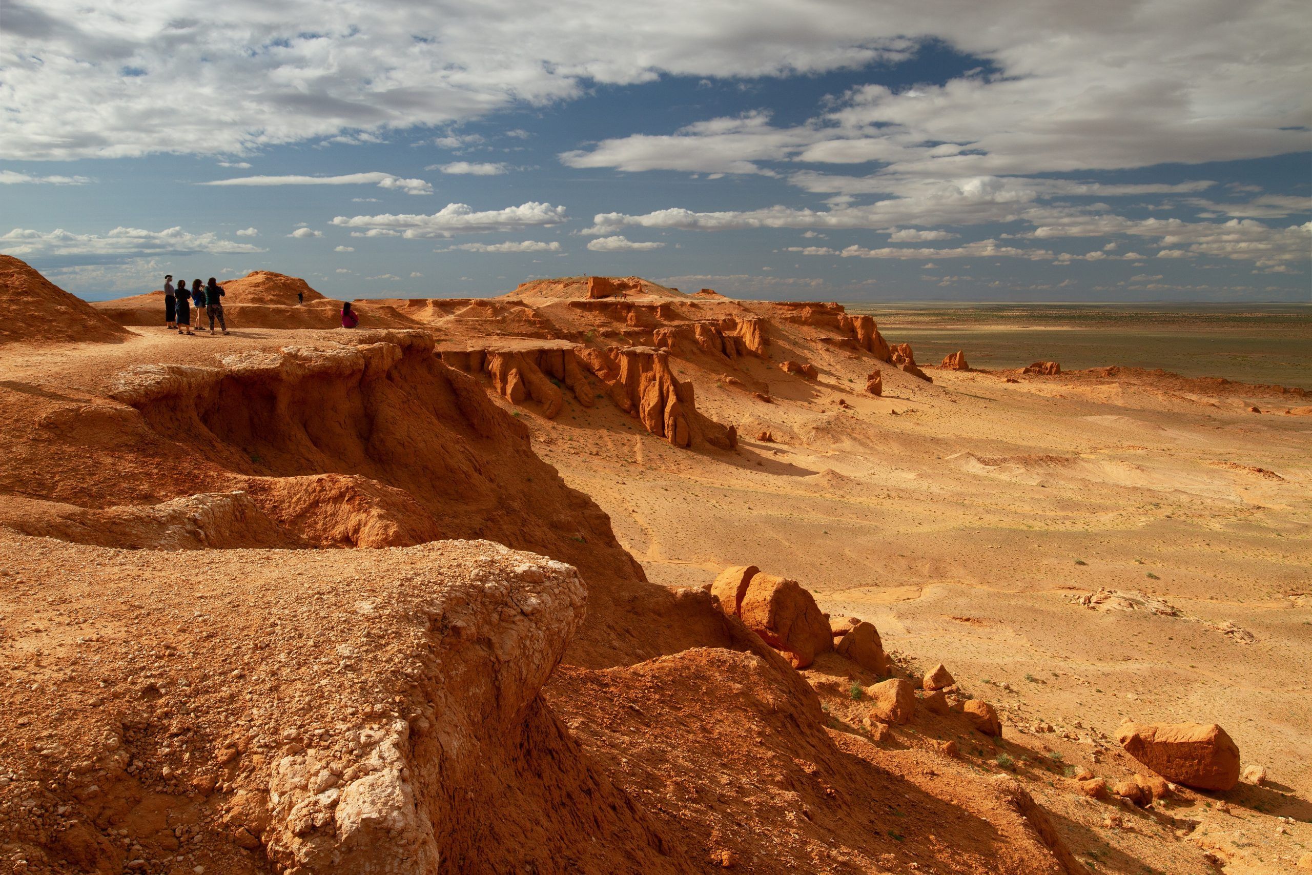 2560x1707 Gobi Desert. Three Camel Lodge