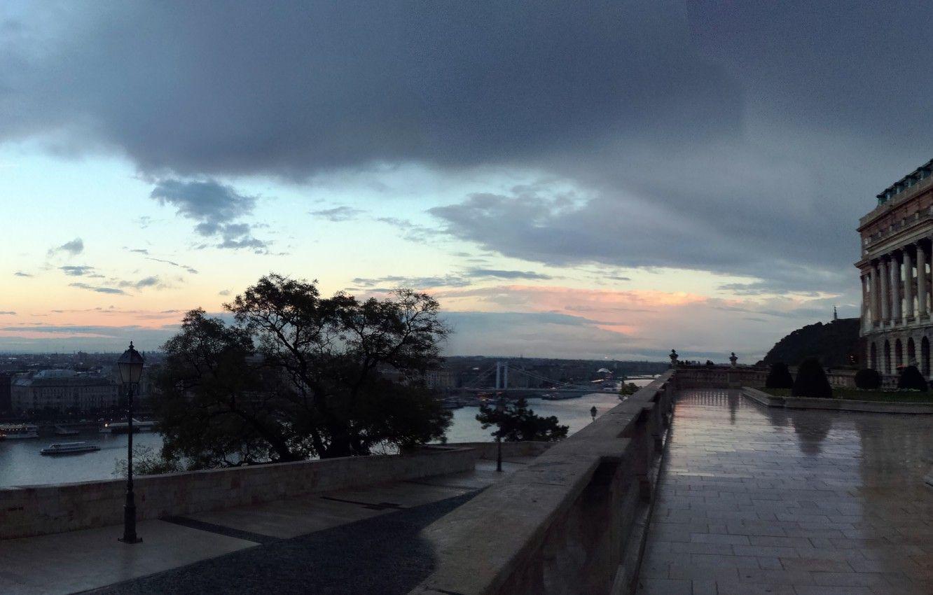 1332x850 Wallpaper city, love, umbrella, garden, castle, rainy day, hungary, mobile phone, budape, panoramaold image for desktop, section город