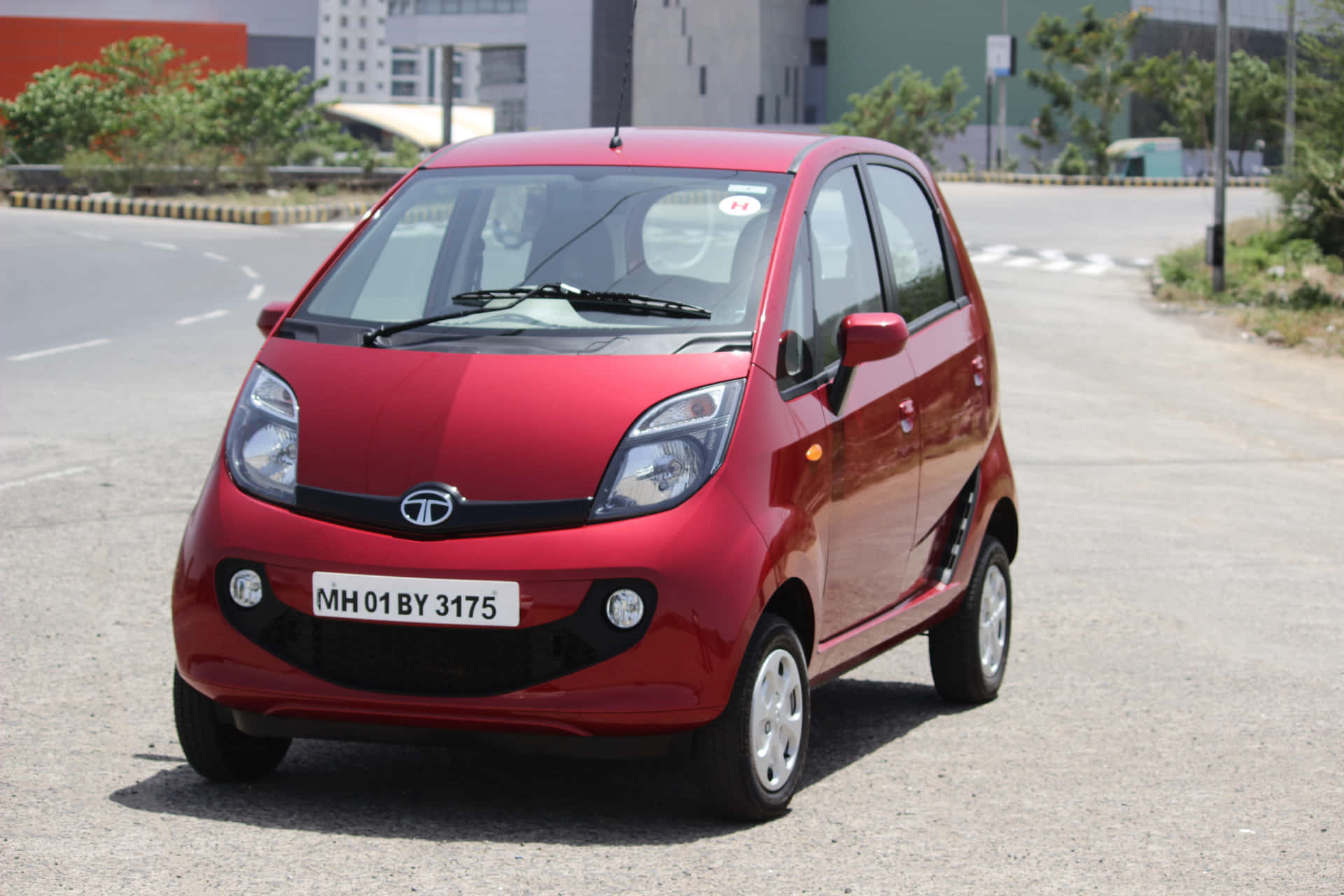 1920x1280 Download Stylish Tata Motors Vehicle