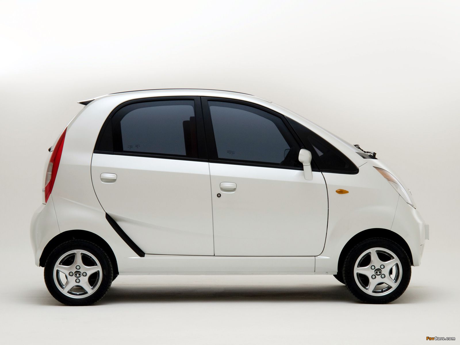 1600x1200 Tata Nano Luxury 2008 photo (1600x1200)