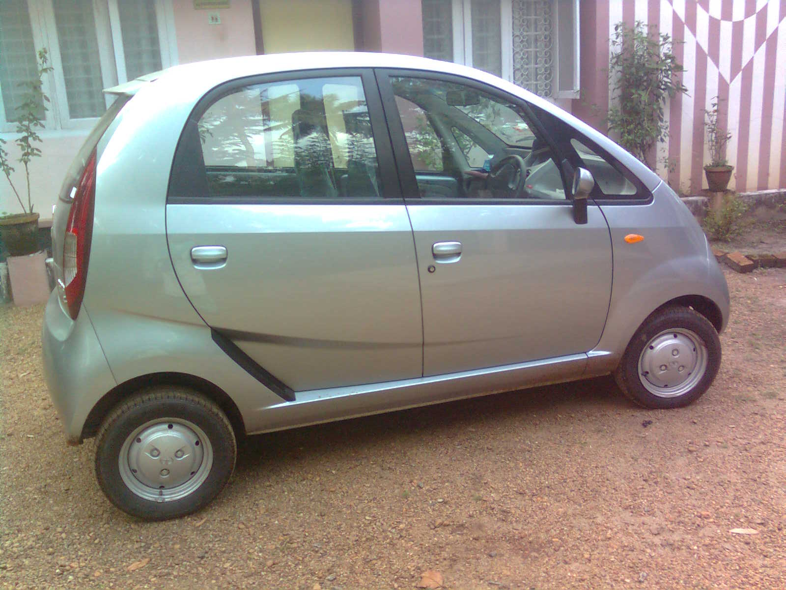 1600x1200 A Tata Nano Story