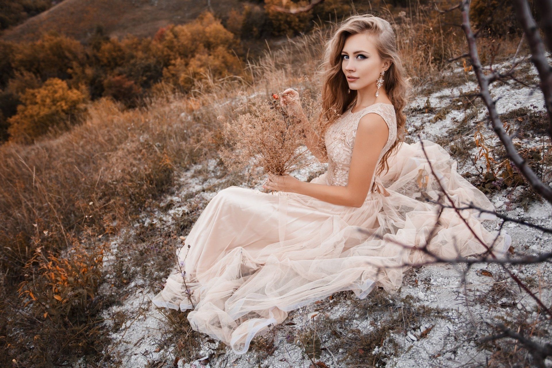 1920x1280 White Dress Blue Eyes Blonde Earrings