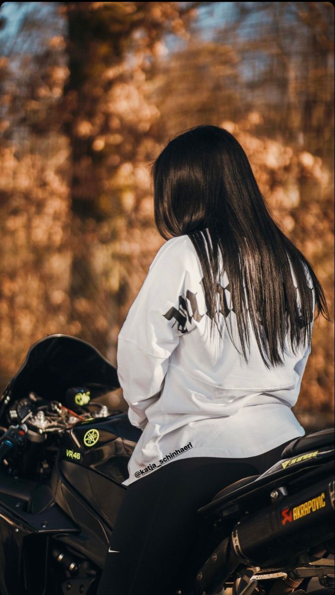 Lady Biker Wallpapers - Top Free Lady Biker Backgrounds - WallpaperAccess
