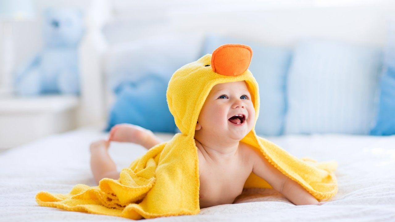 1280x720 Wallpaper Cute baby, Laugh, After bath, Duck towel, Yellow