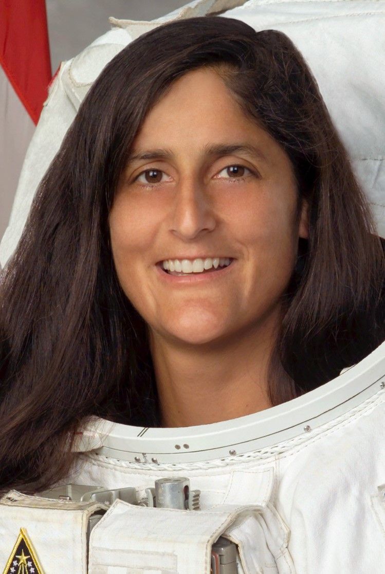 749x1116 Sunita Williams Wallpaper