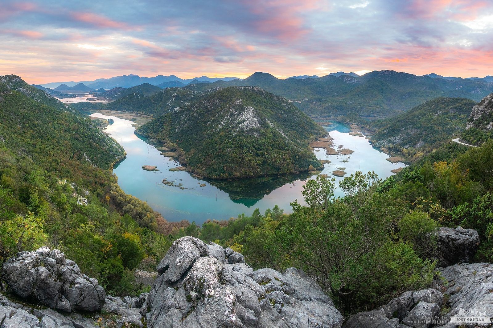 1599x1066 Pavlova Strana Viewpoint