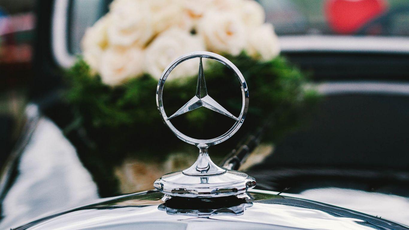 1366x768 Mercedes Logo Wallpaper