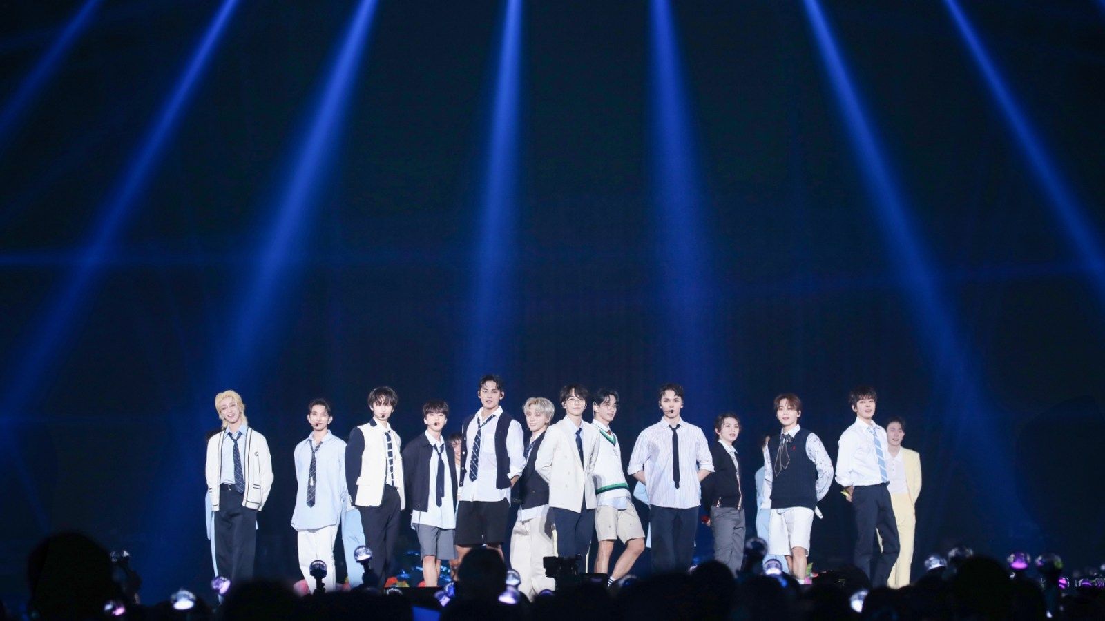 1600x900 Follow' Tour Concert in Movie Theaters