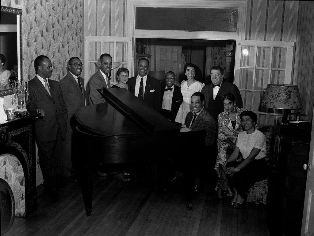 1024x768 Duke Ellington sitting at a piano