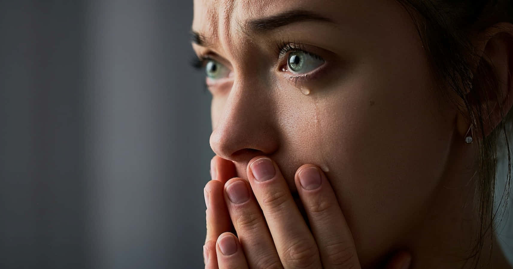 1714x900 Crying Girl Picture