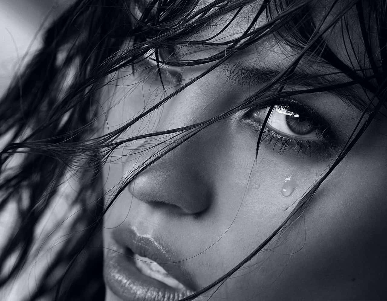 1280x997 Crying Woman Wallpaper