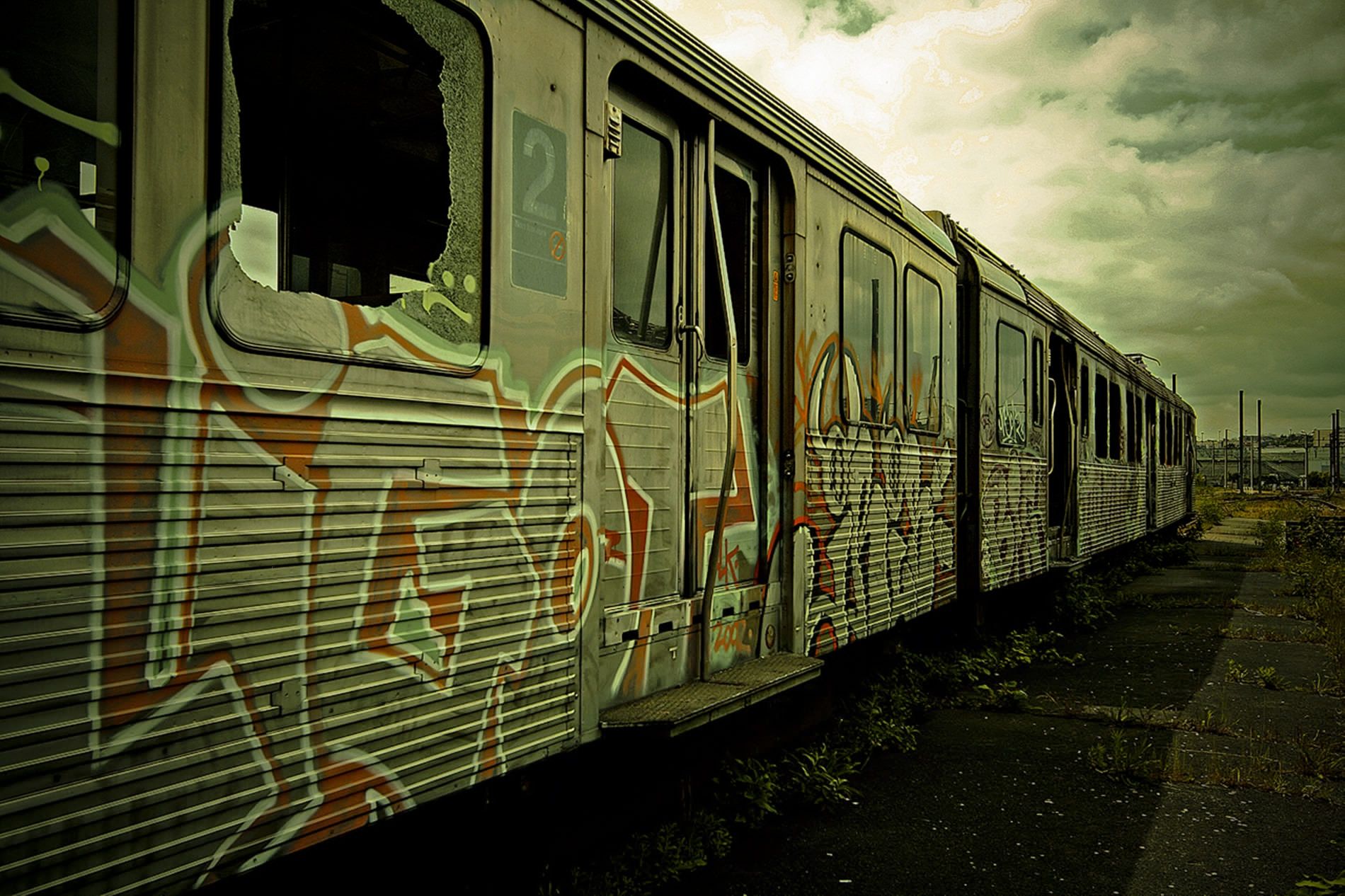 1900x1266 Wallpaper graffiti, train, the car