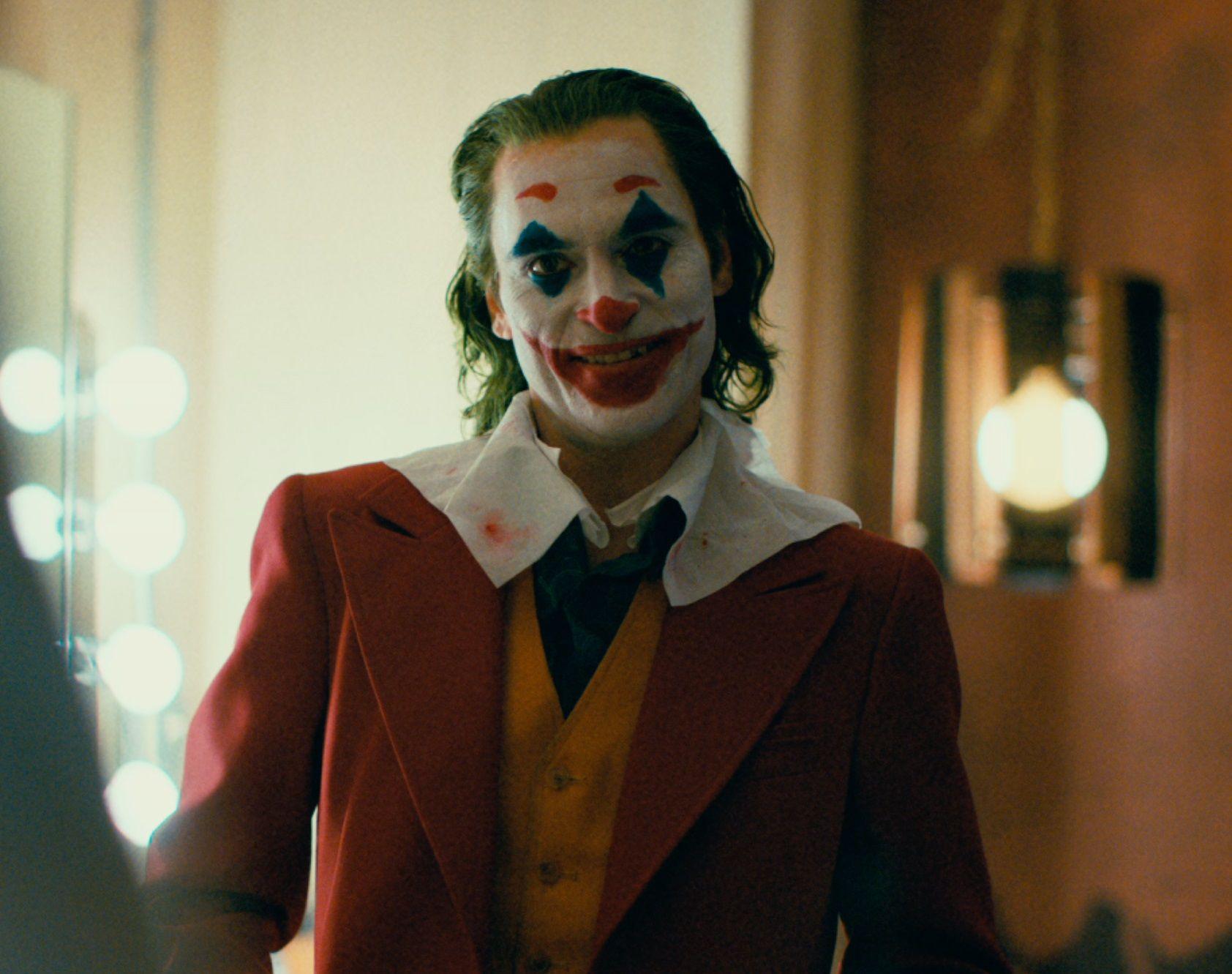 1684x1331 Joaquin Phoenix Dances and Smiles in New Joker Posters