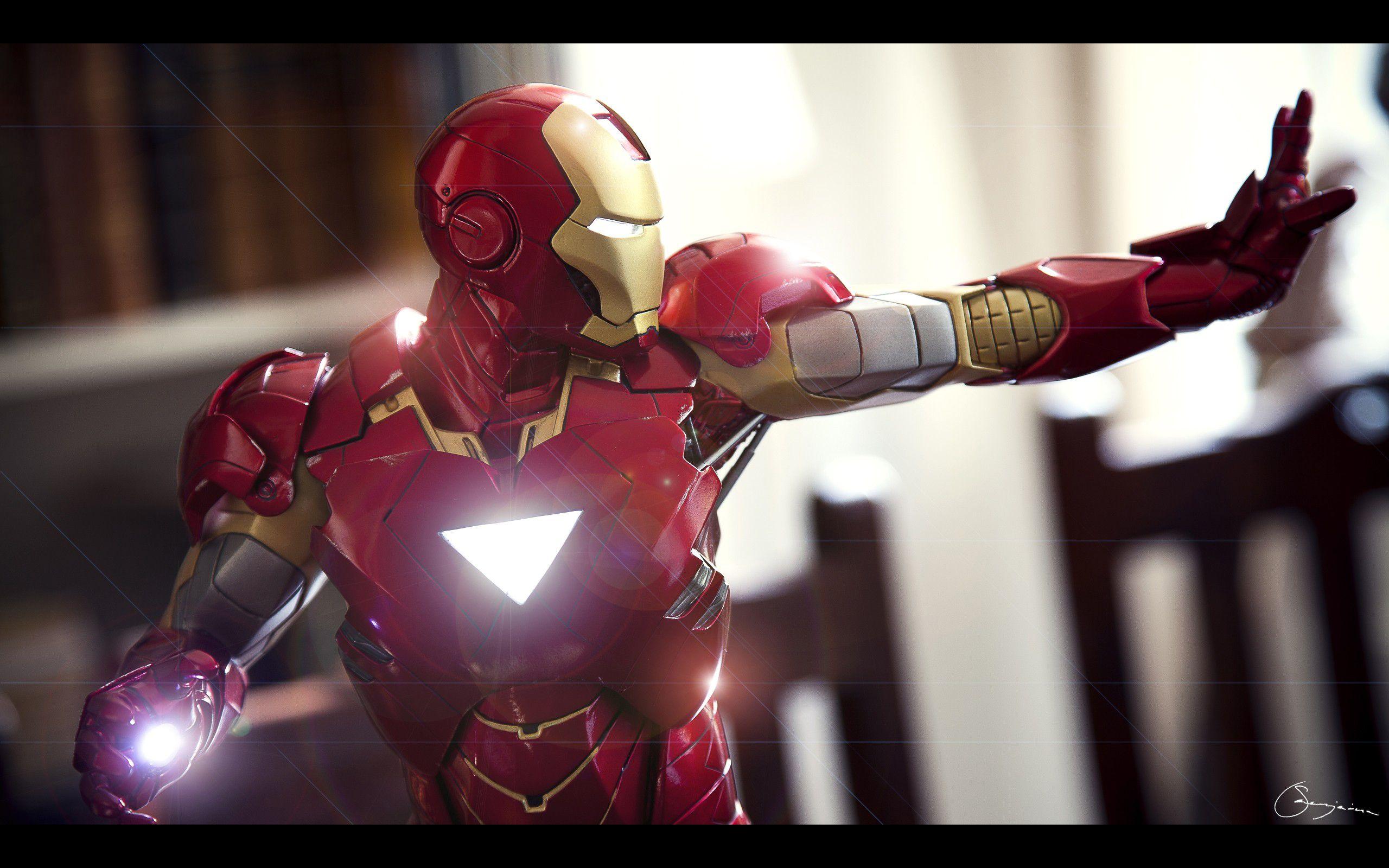 2560x1600 Iron man suit