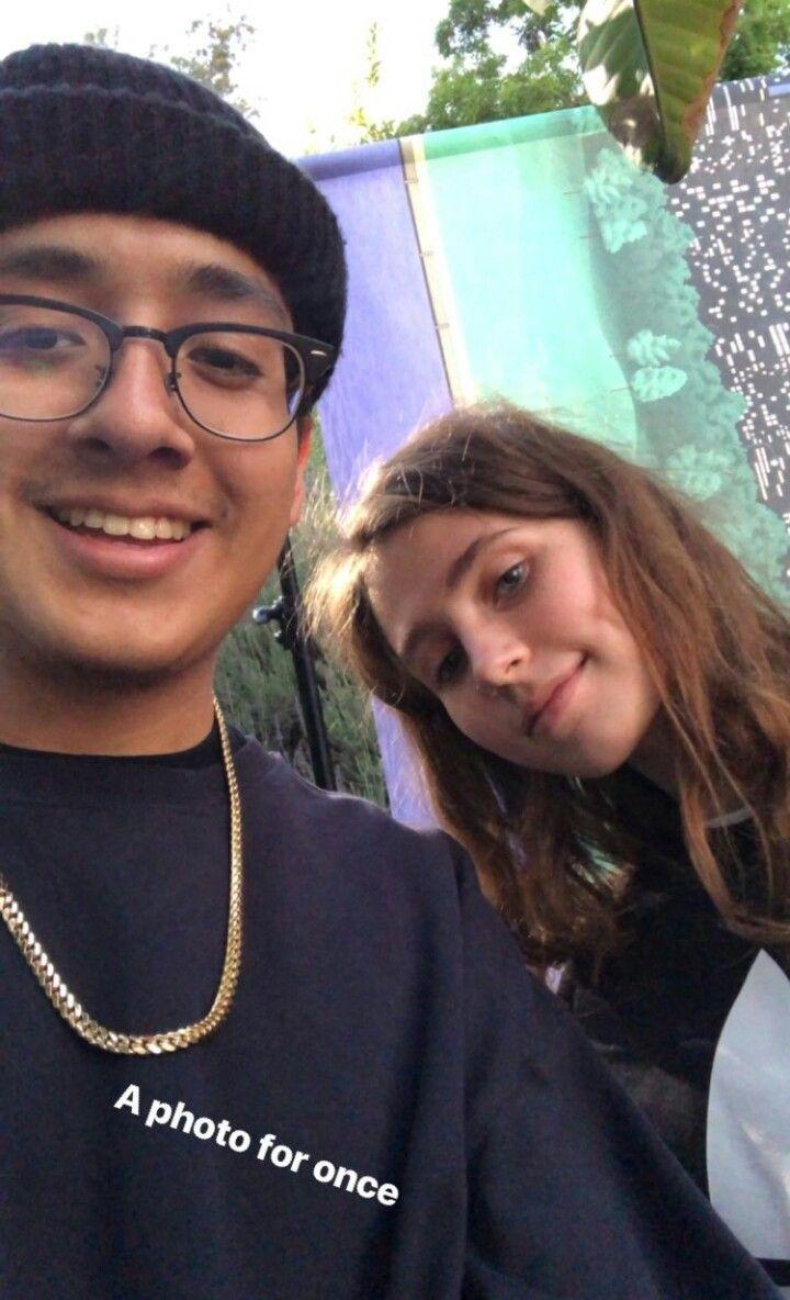 720x1184 Clairo Wallpaper
