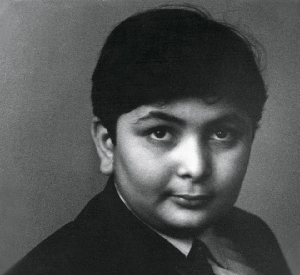960x882 Happy Birthday Rishi Kapoor: From a cute, chubby kid to a dashing