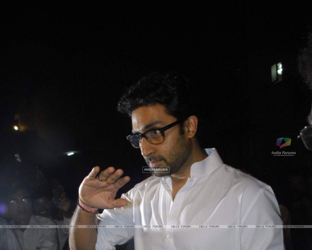 1280x1024 Wallpaper Bachchan pays respect at Dev Anand's