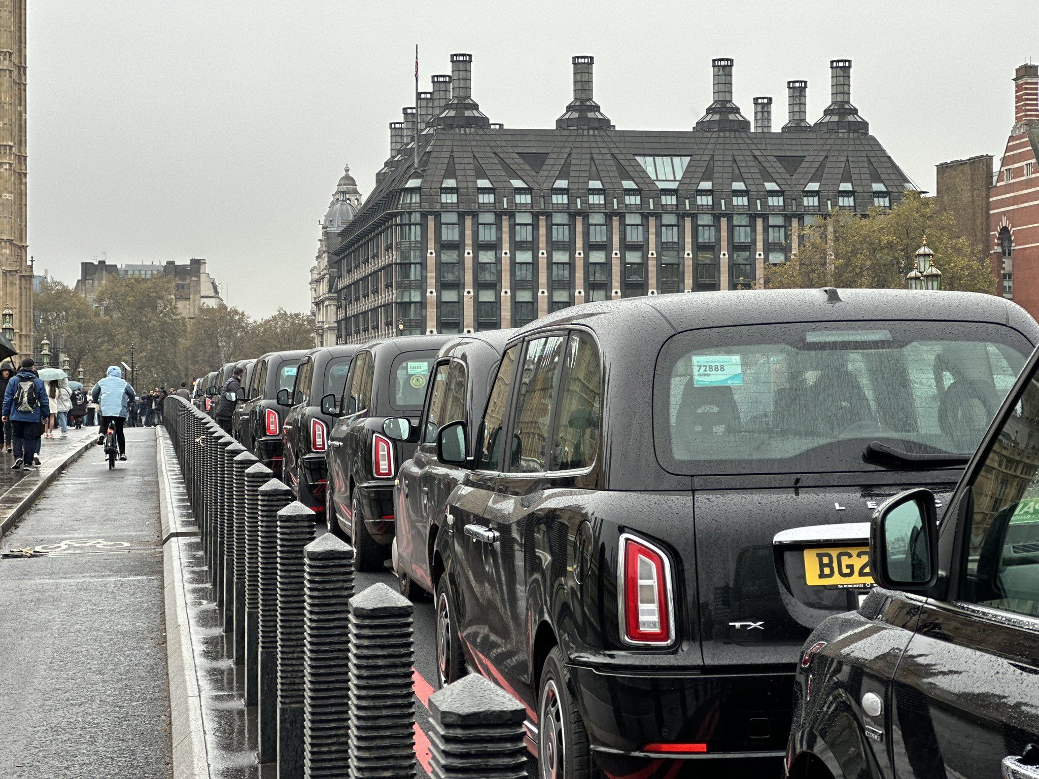 2048x1536 London Taxi Radio on X: Iconic Black