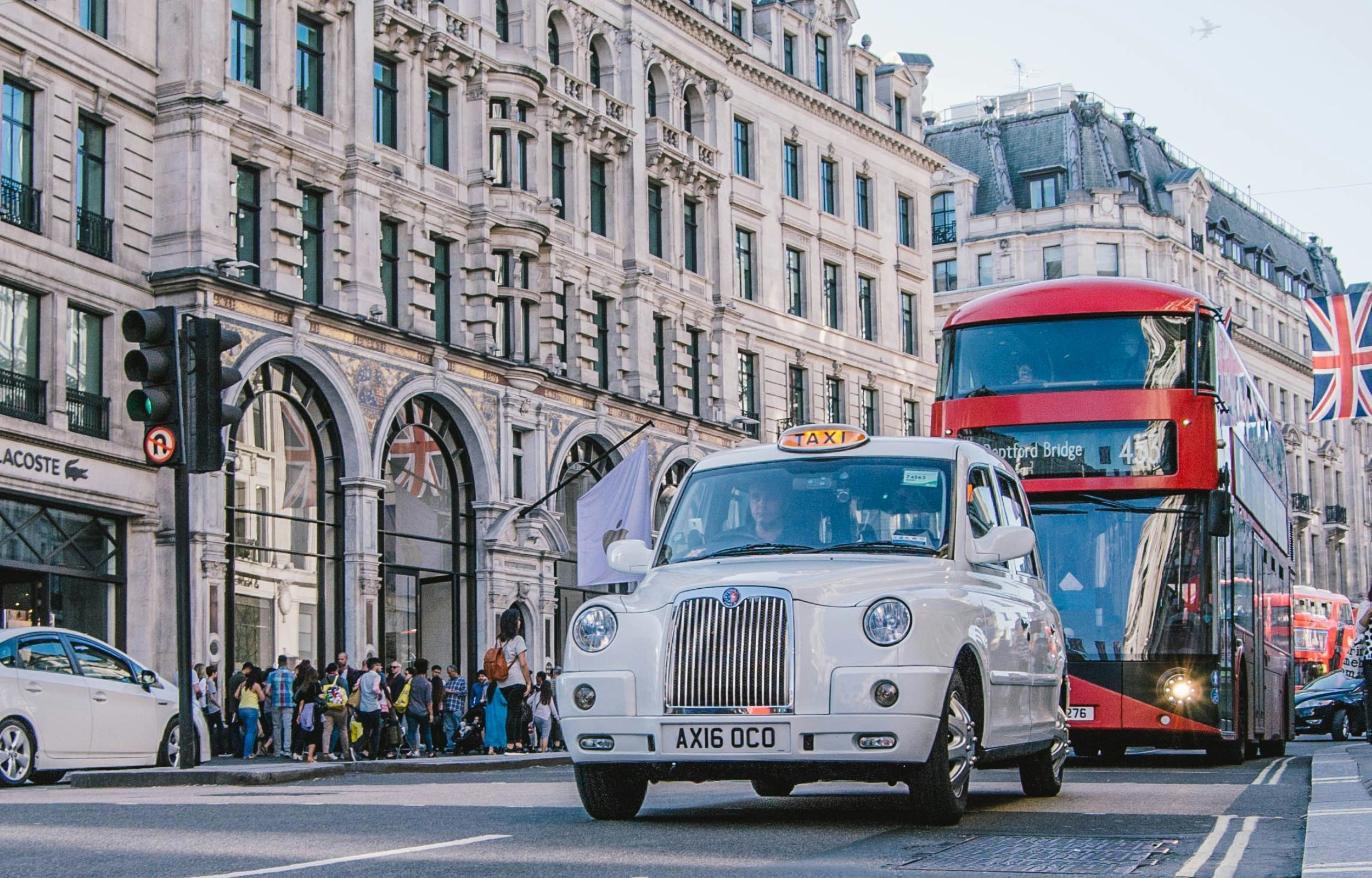 2500x1600 luxury retailers