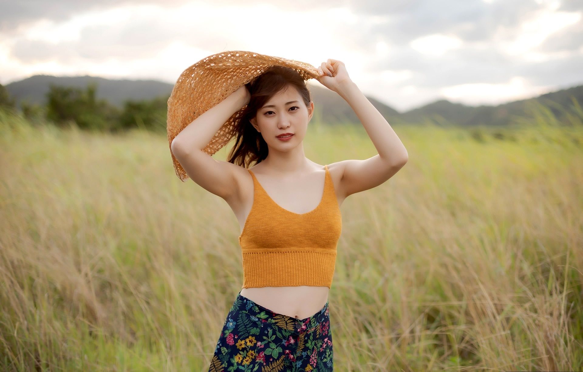 1920x1225 Wallpaper grass, hat, woman, beautiful, model, pretty, japanese, outdoor for mobile and desktop, section девушки, resolution 1920x1225