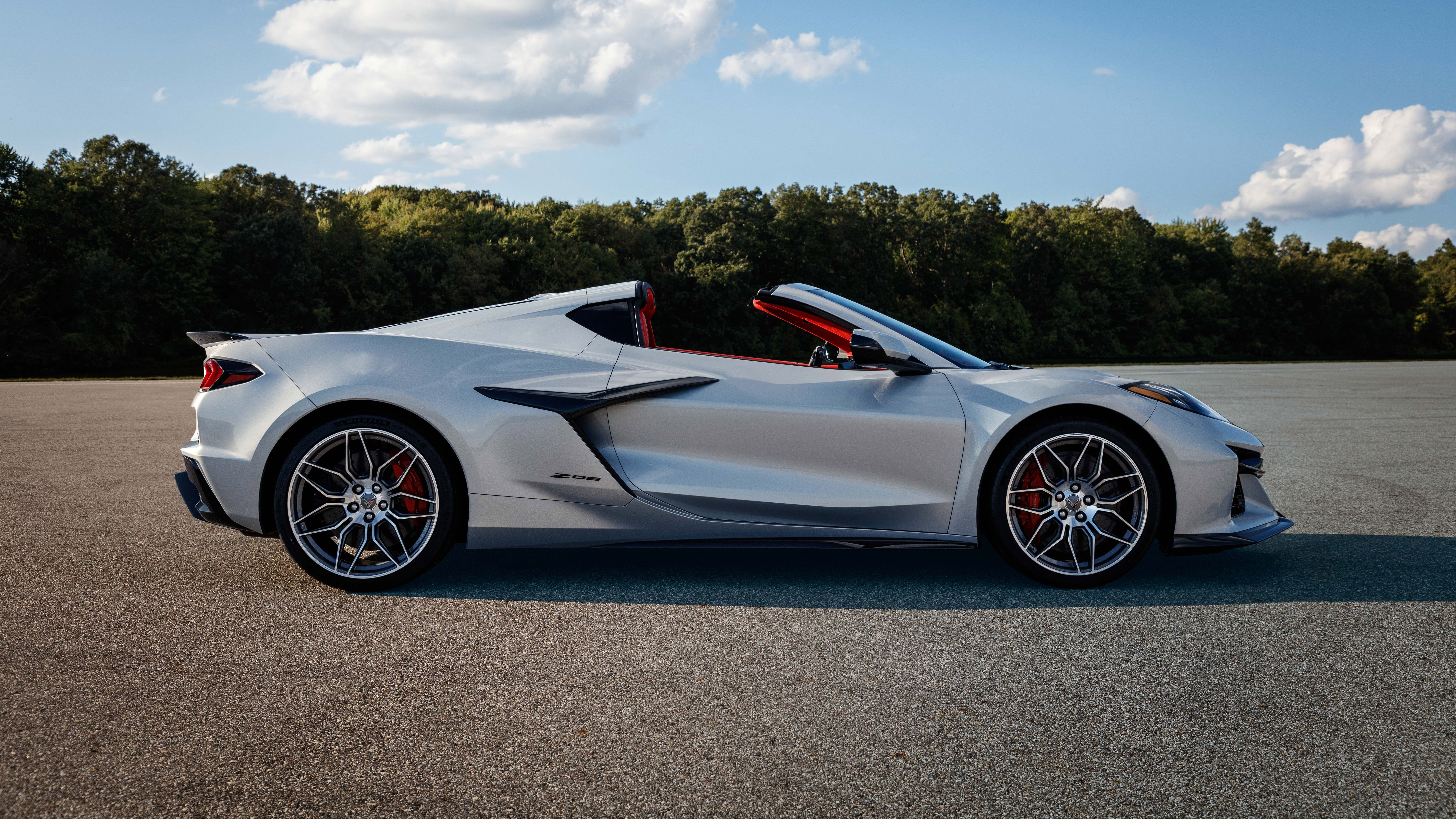 7680x4320 Chevrolet Corvette C8 Z06 Wallpaper