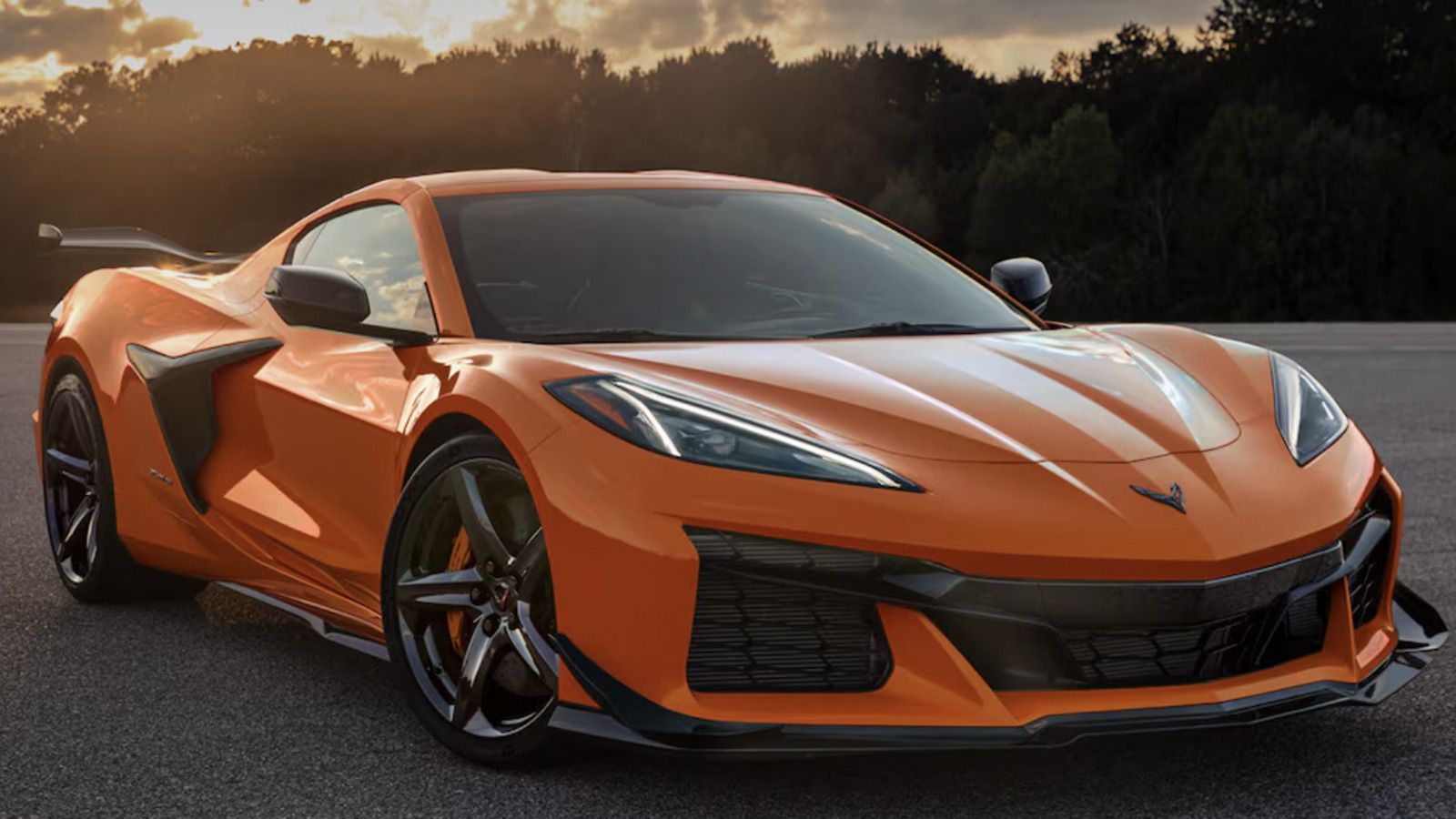 1600x900 Corvette Z06 Vs. Stingray: Biggest