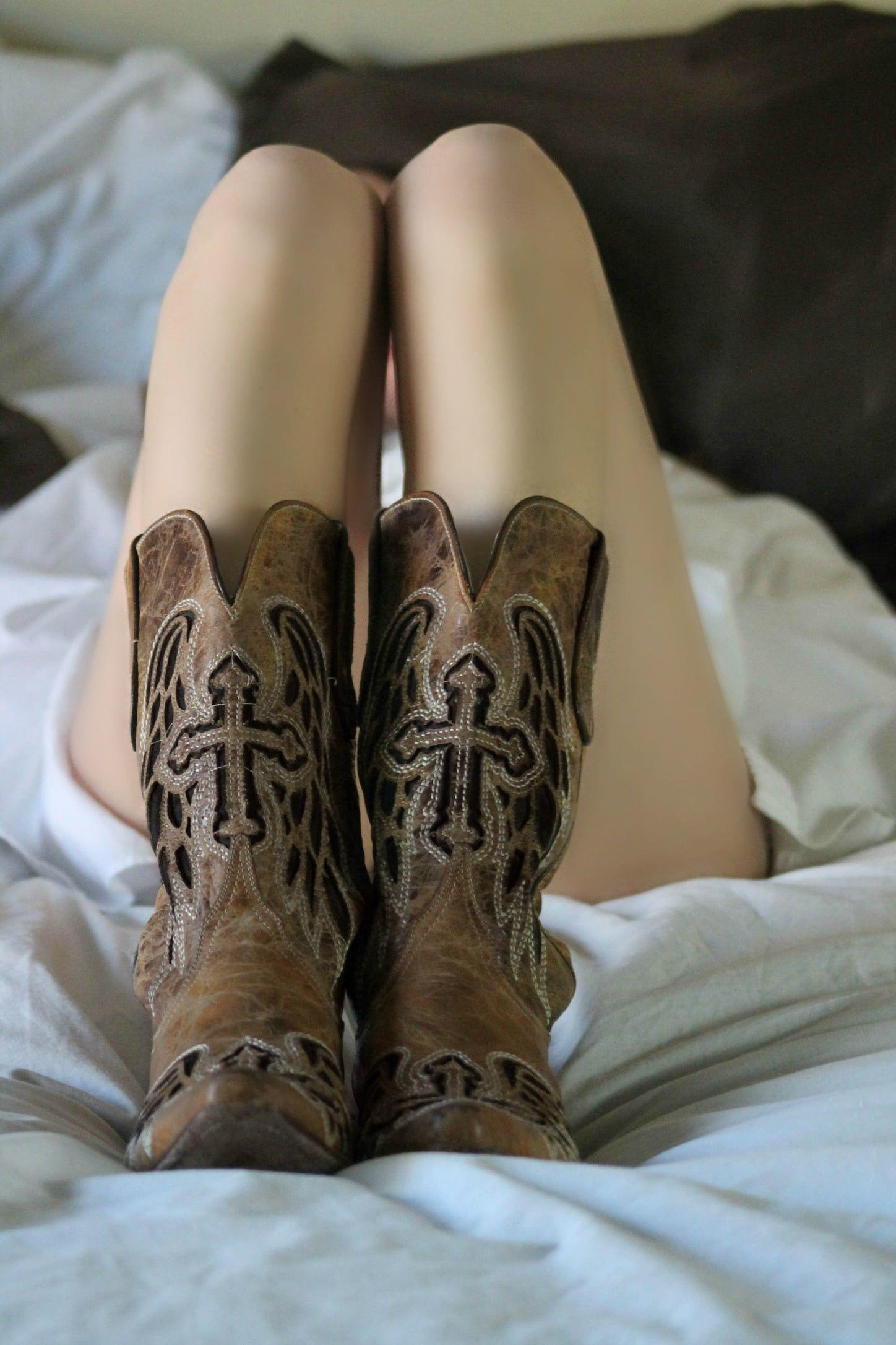 1448x2172 Woman lying in bed with brown leather cowboy boots HD wallpaper