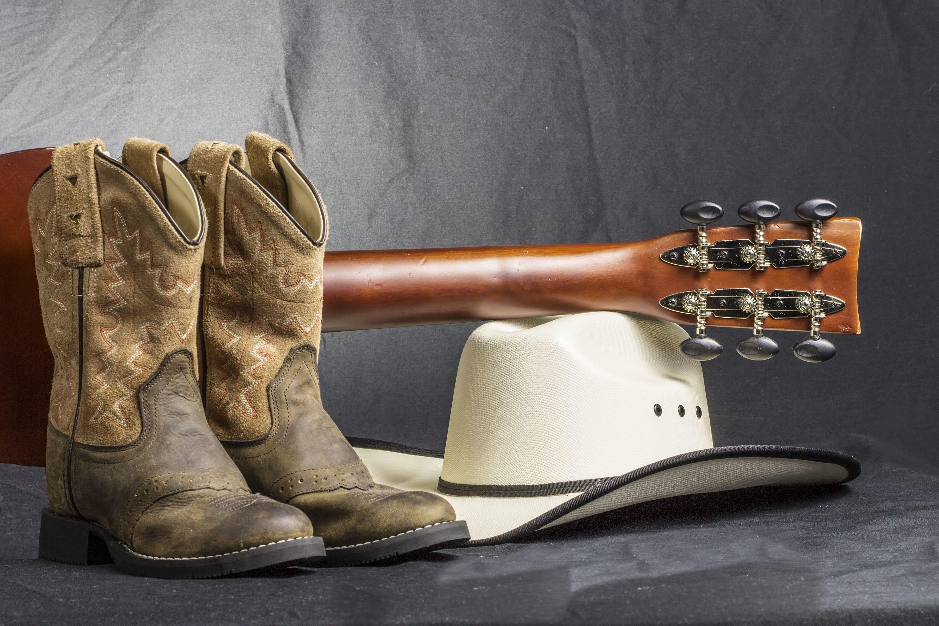 3050x2034 Country Boots Wallpaper
