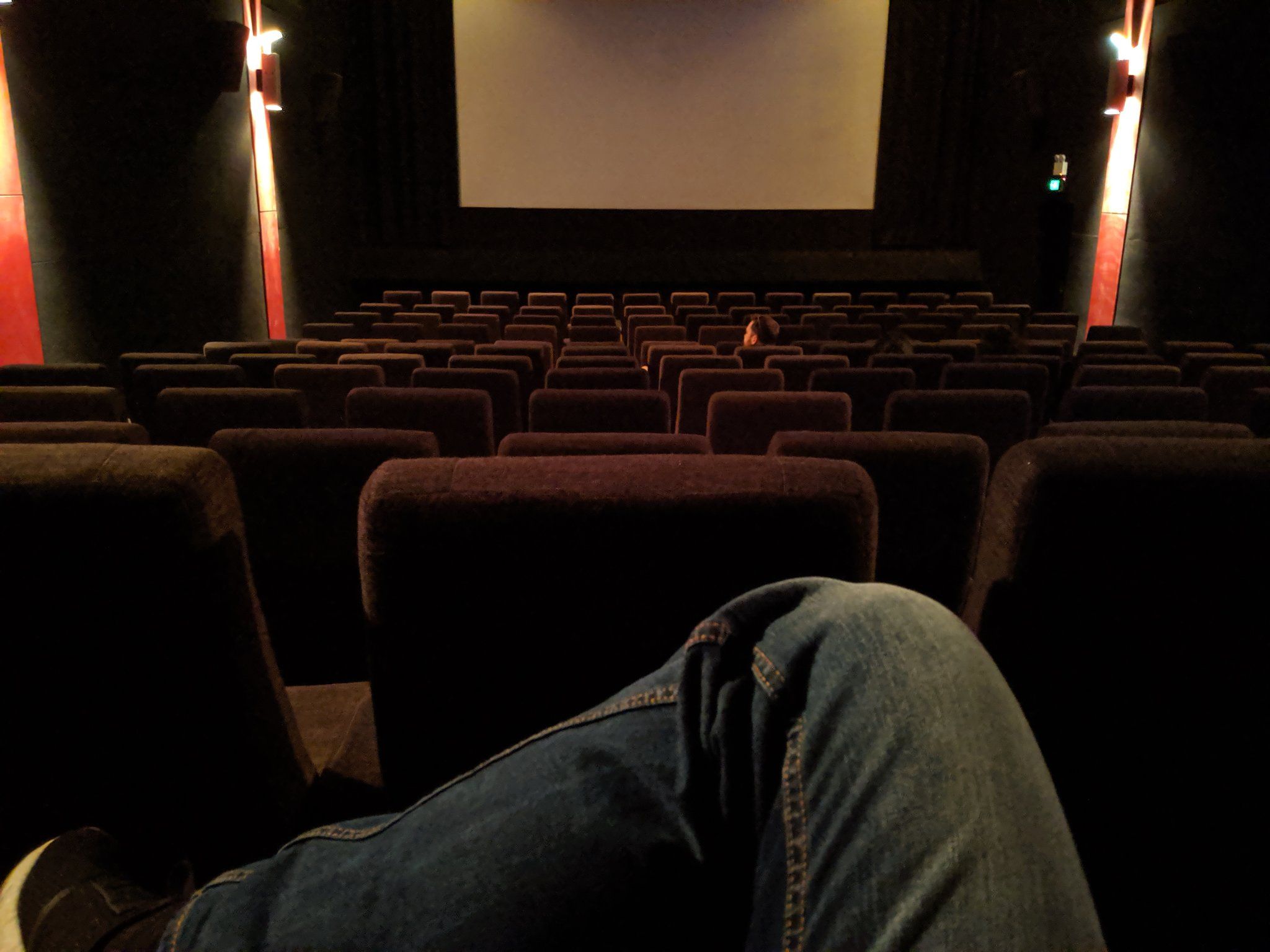 2048x1536 Who likes to sit in cinemas alone