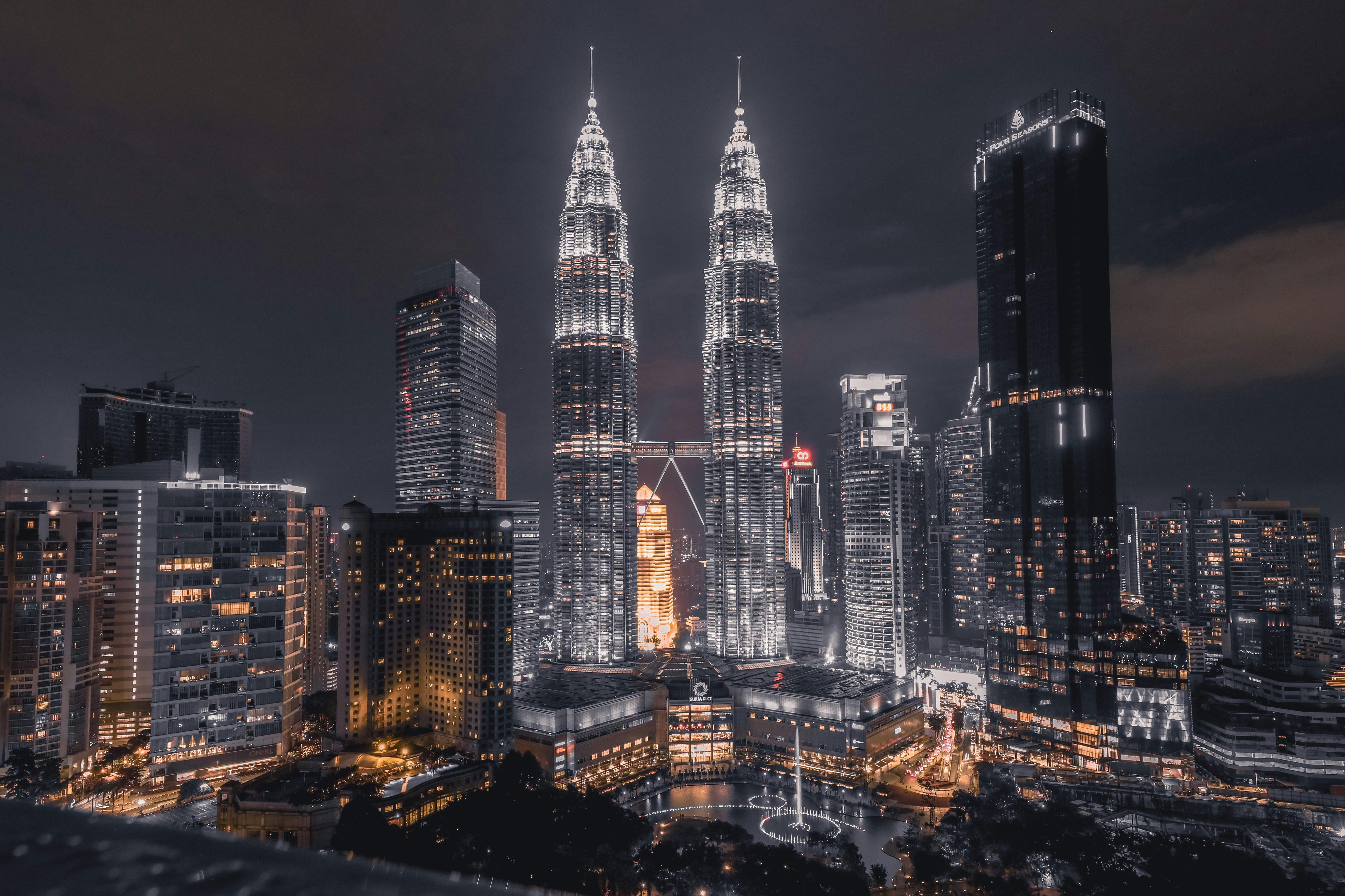 5988x3992 Petronas Twin Towers Photo, Download