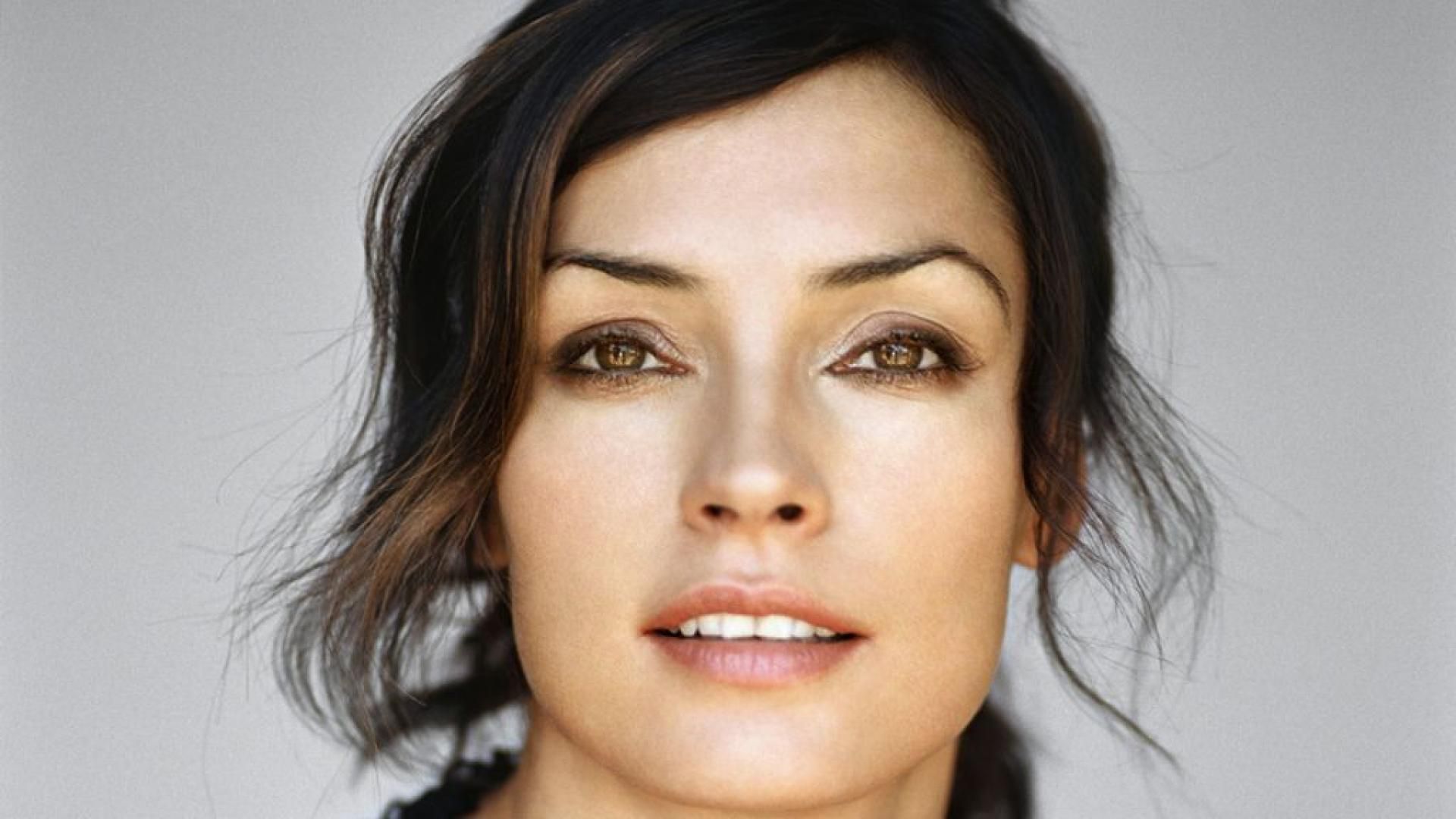 1920x1080 HD Wallpaper of Dutch Actress Famke Janssen