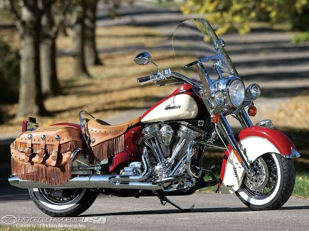 1024x768 Cars and motorcycle