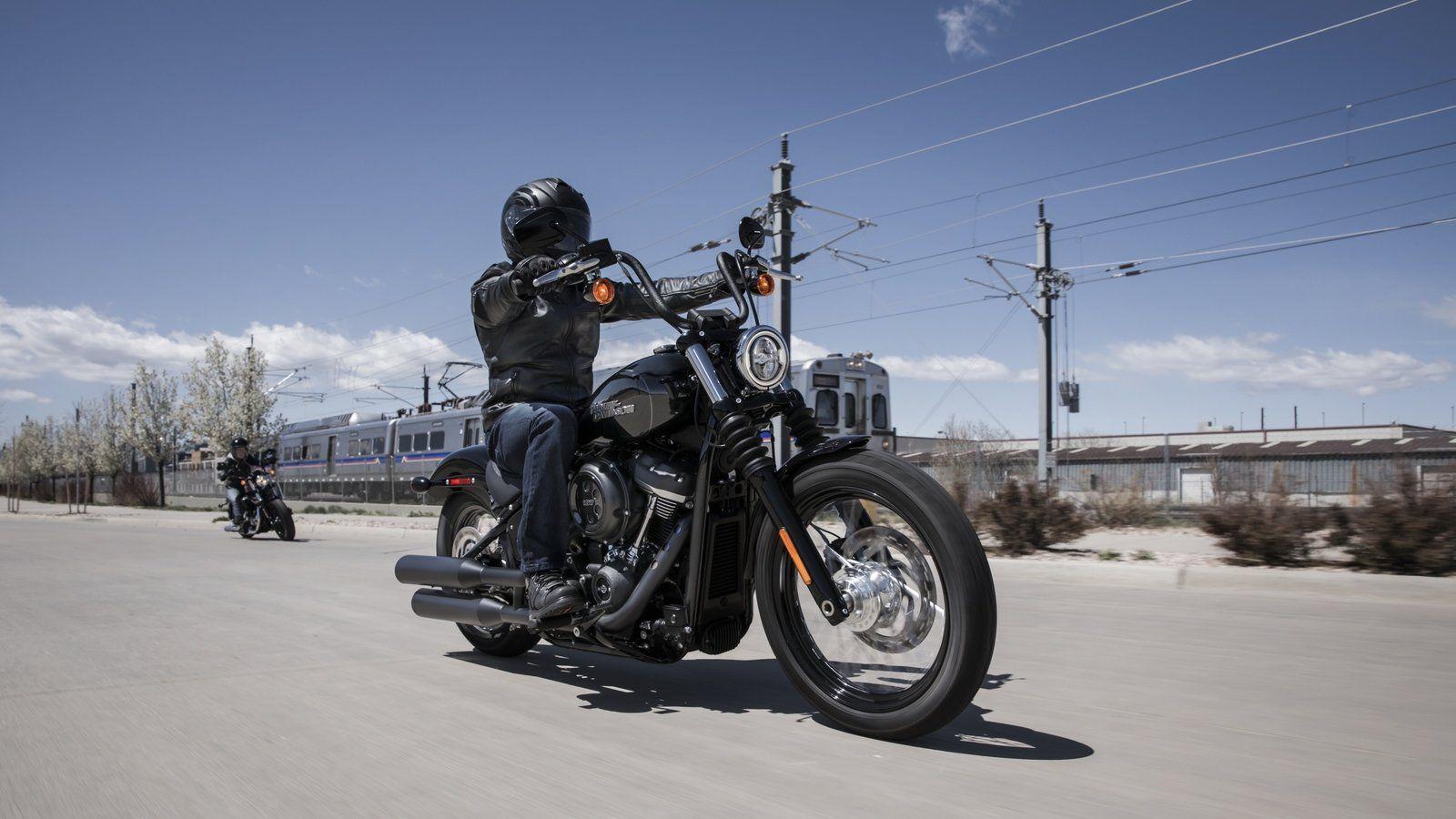 1600x900 2019 Harley Davidson Street Bob Picture, Photo