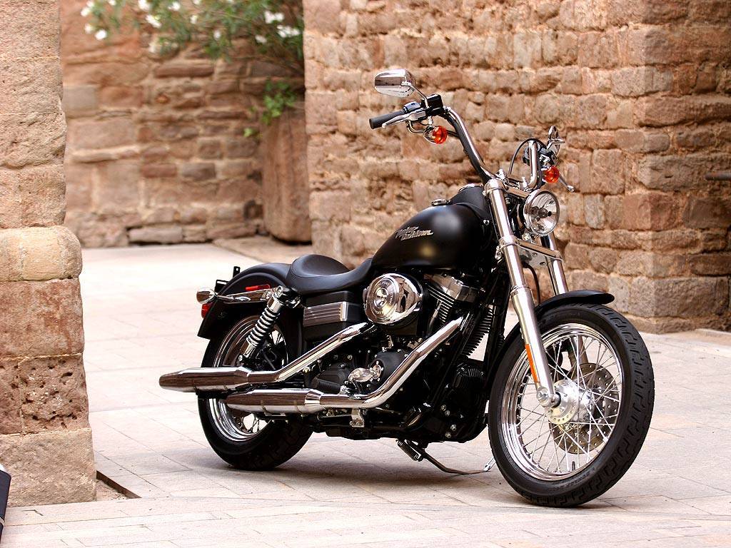 1024x768 Harley Davidson Dyna Street Bob Wallpaper