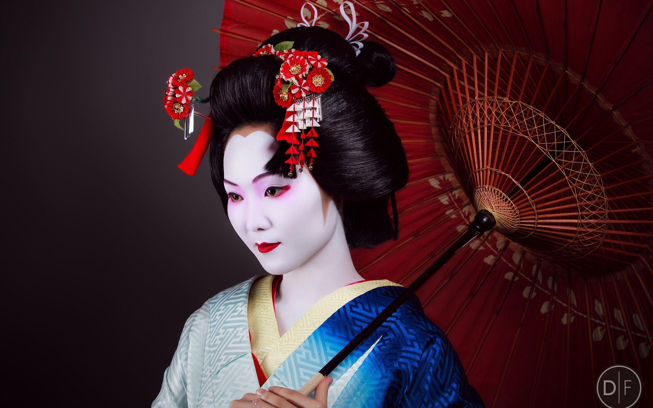 2560x1600 Japanese Geisha Wallpaper
