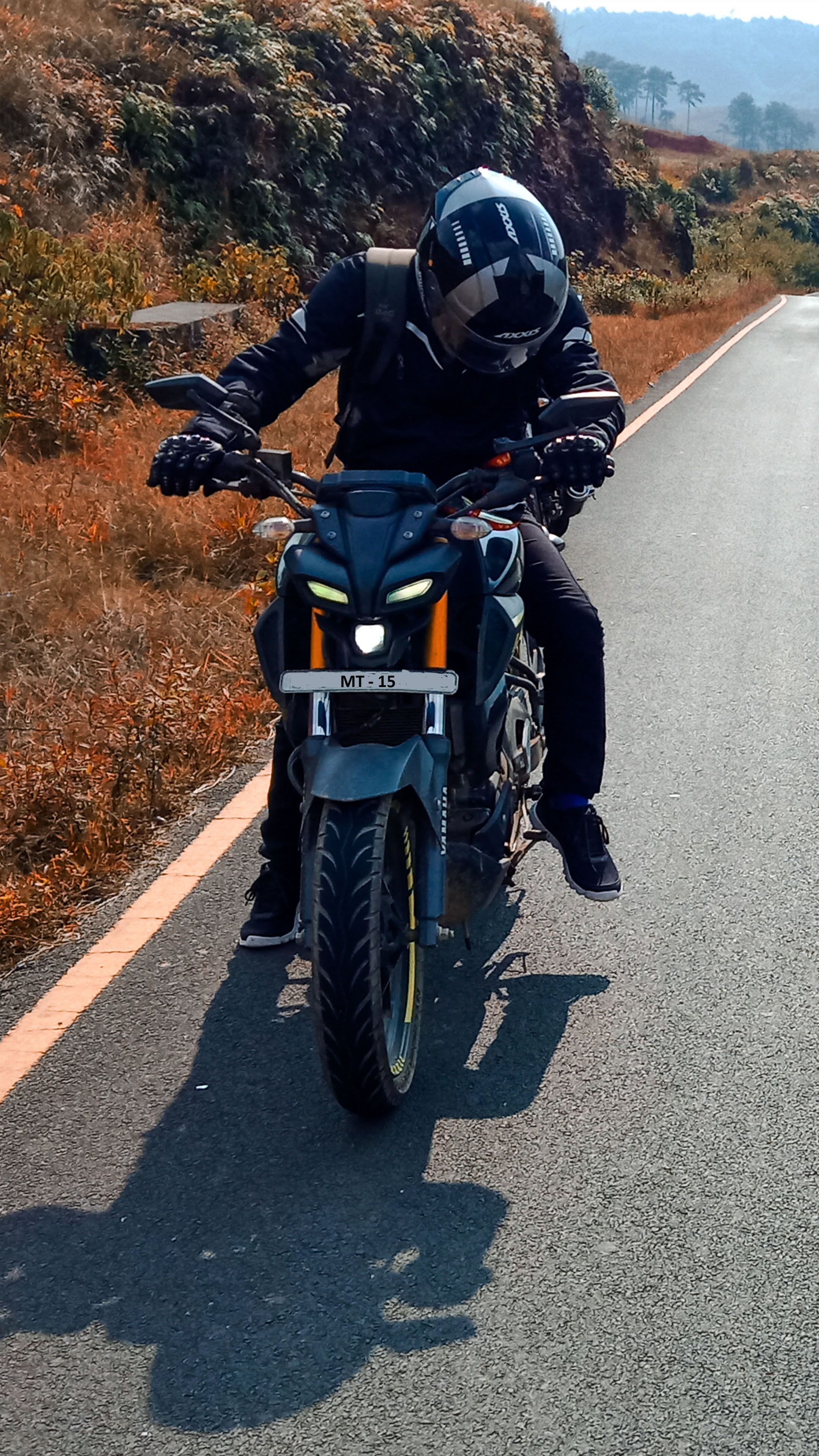 2160x3840 Rider Yamaha MT 15 Highway Landscape 4K