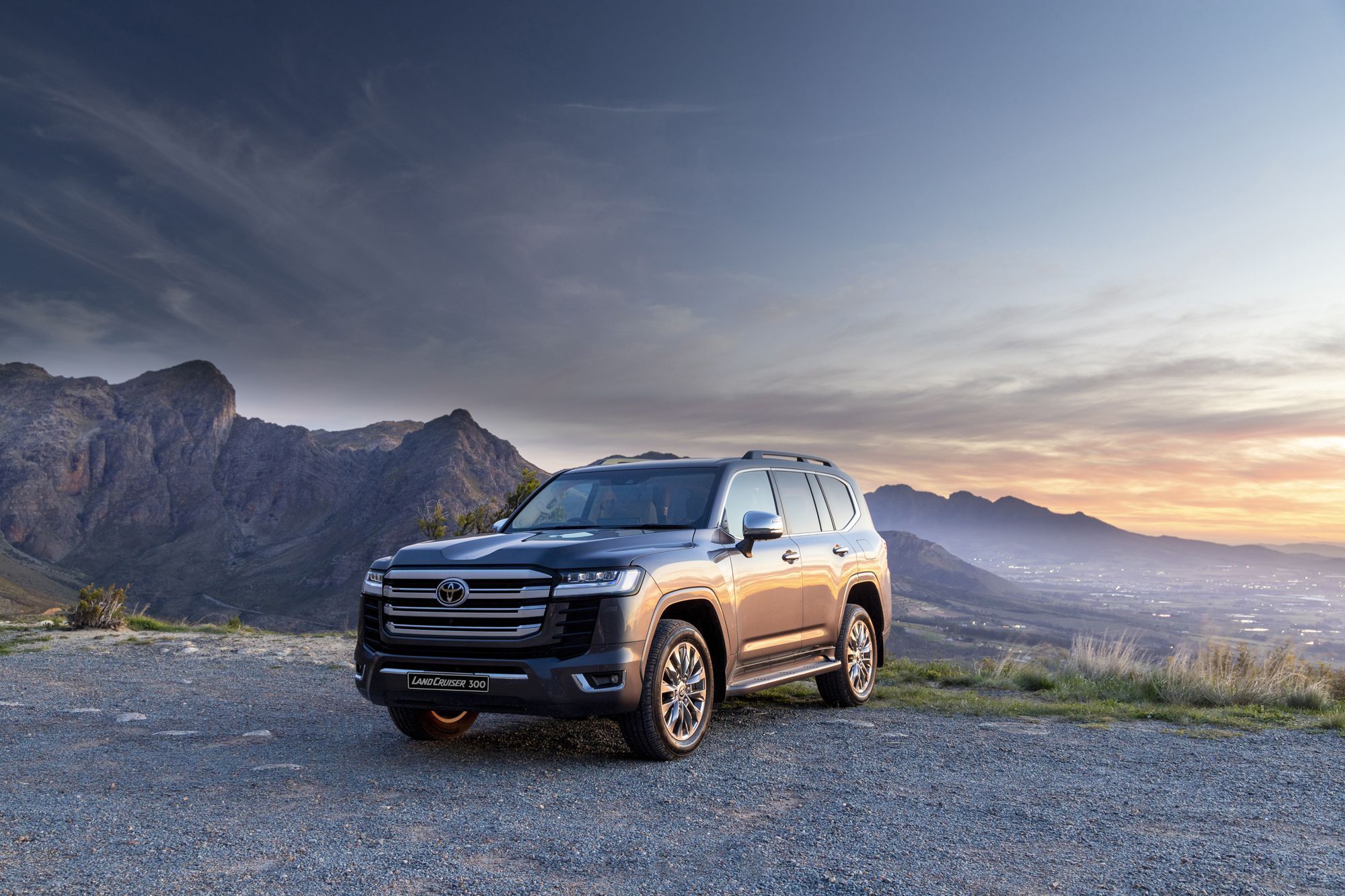 2000x1333 Download SUV Vehicle Toyota Land