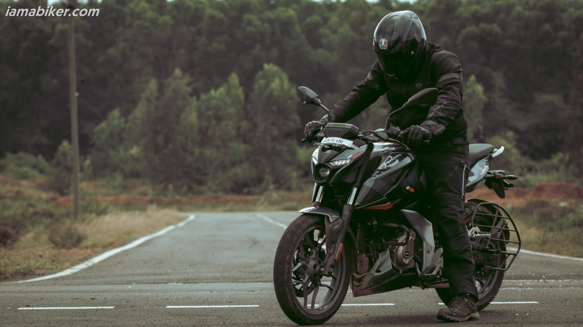 2000x1123 Pulsar N250 Wallpaper