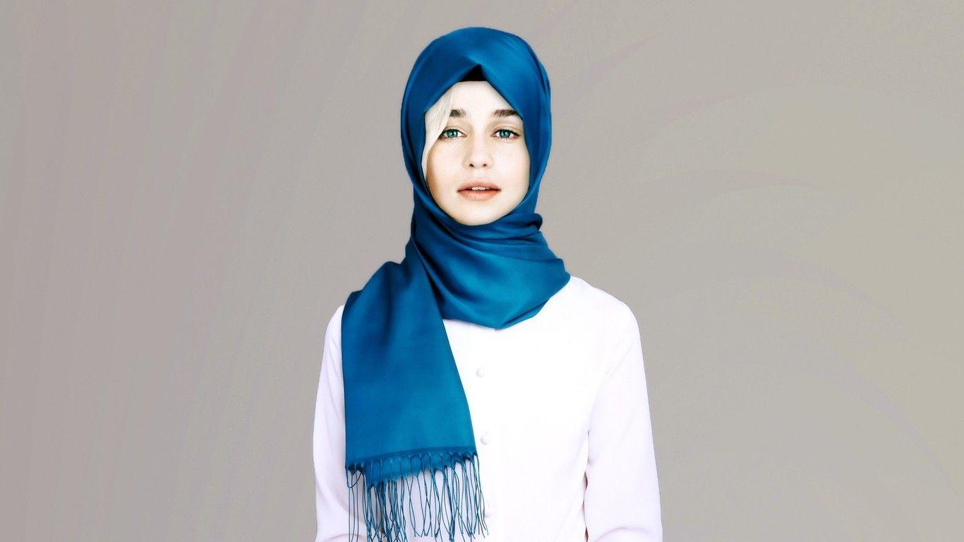 1366x768 Emilia Clarke Hijab 1366x768 Resolution HD 4k