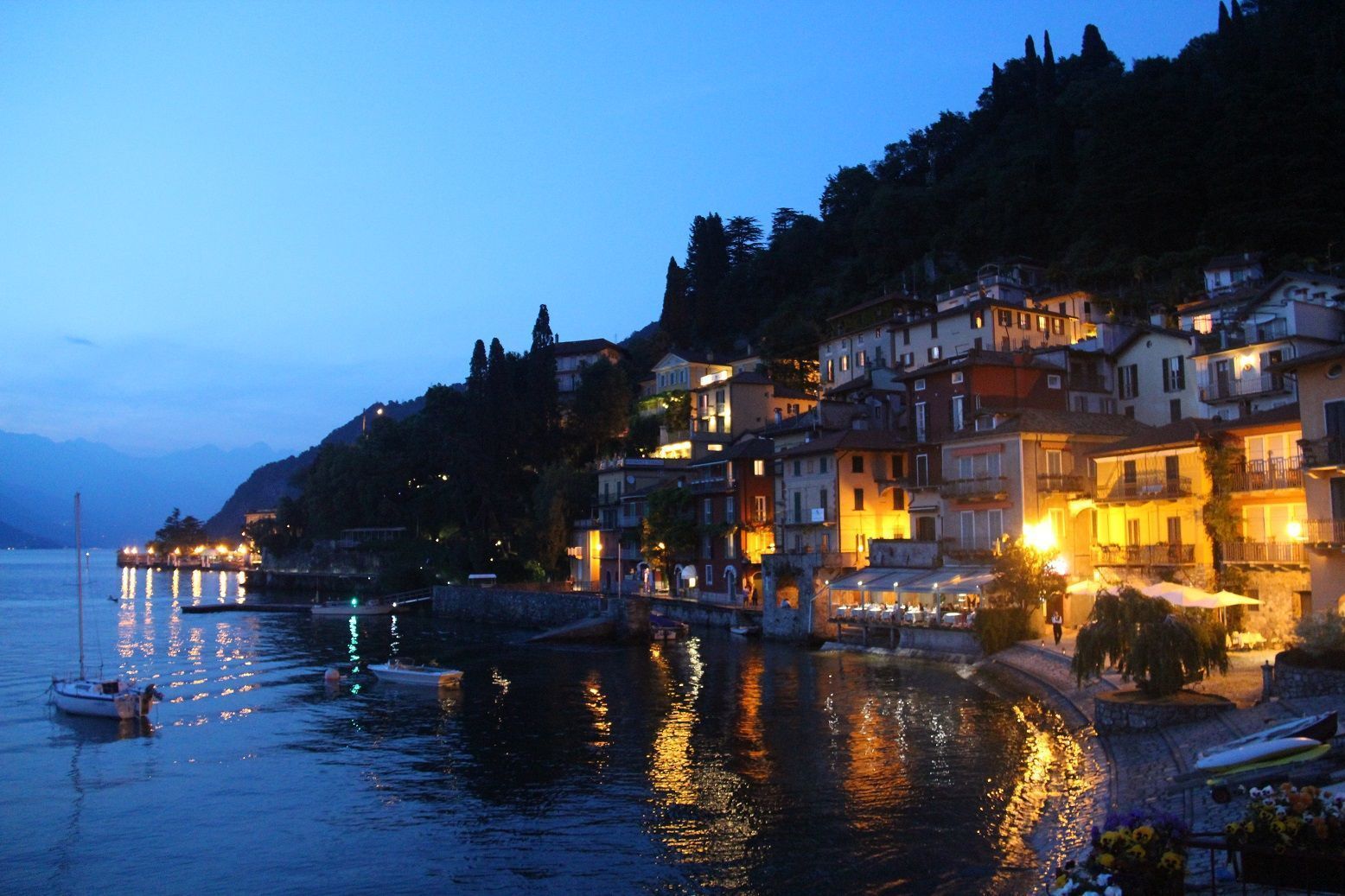 1556x1037 Lake Como