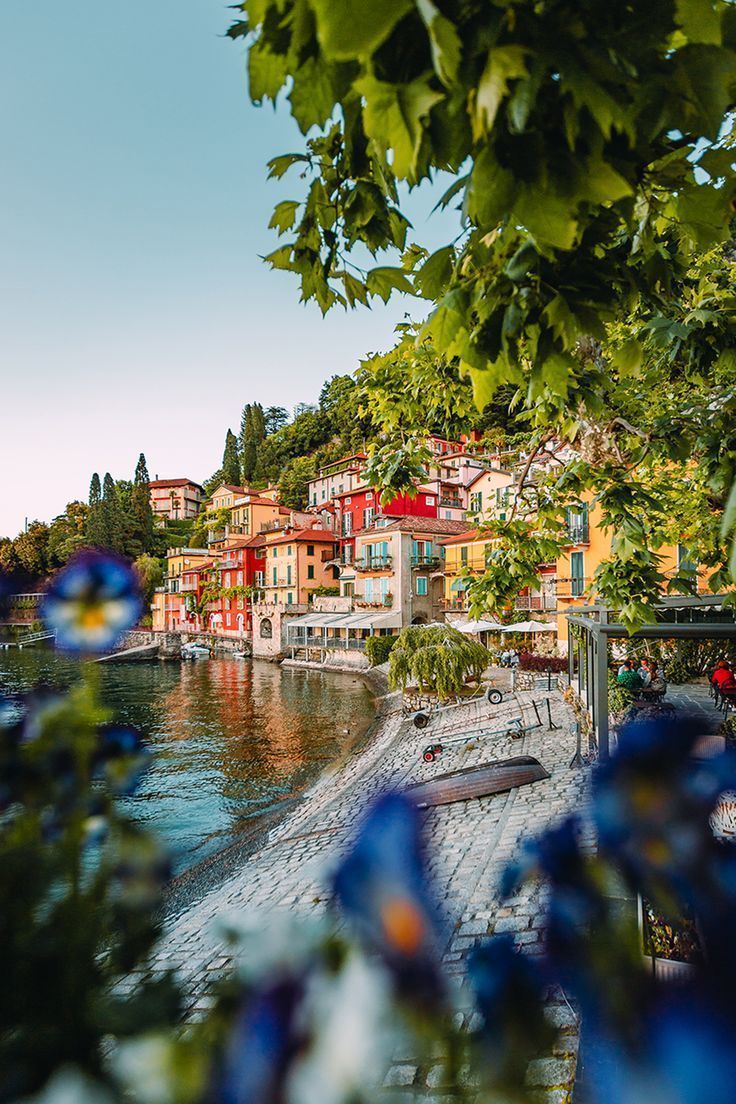 736x1104 Varenna, Italy