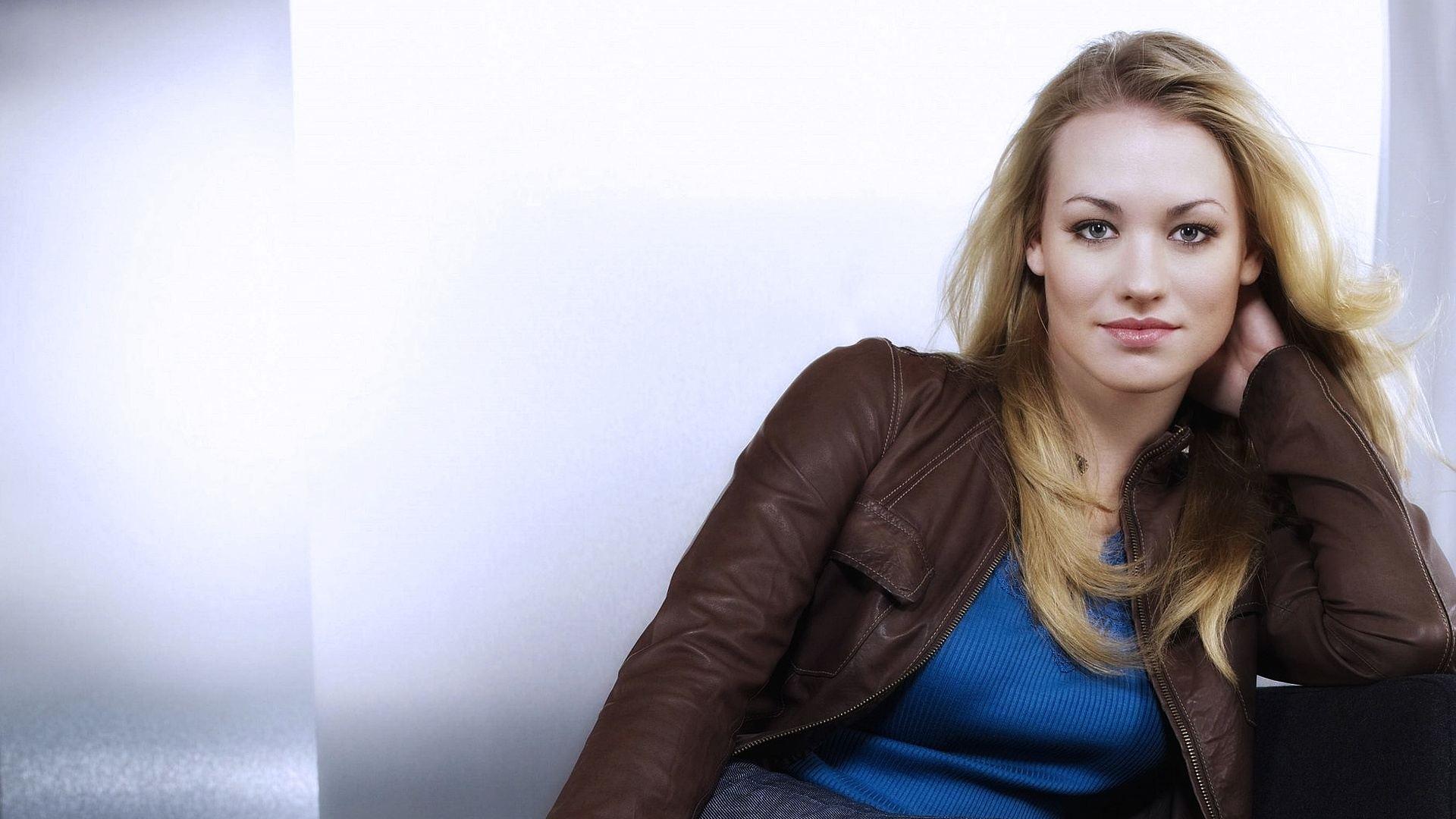 1920x1080 Yvonne Strahovski HD Wallpaper