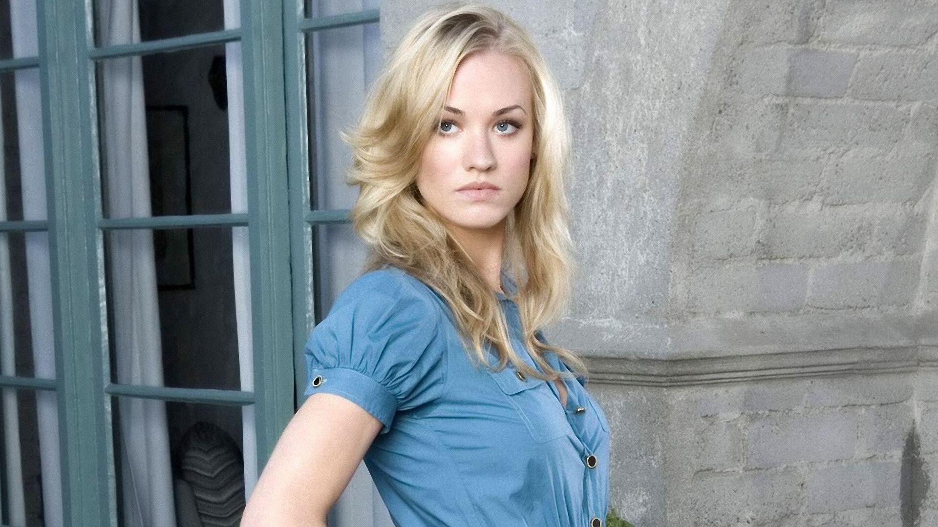 1920x1080 Yvonne Strahovski Wallpaper